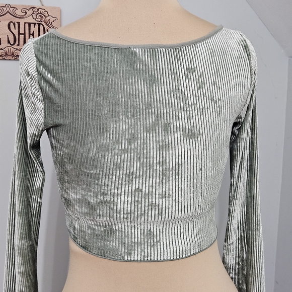 Out From Under Urban Outfitters Green Velvet Long Sleeve Square Neck Crop Top S - Picture 4 of 15